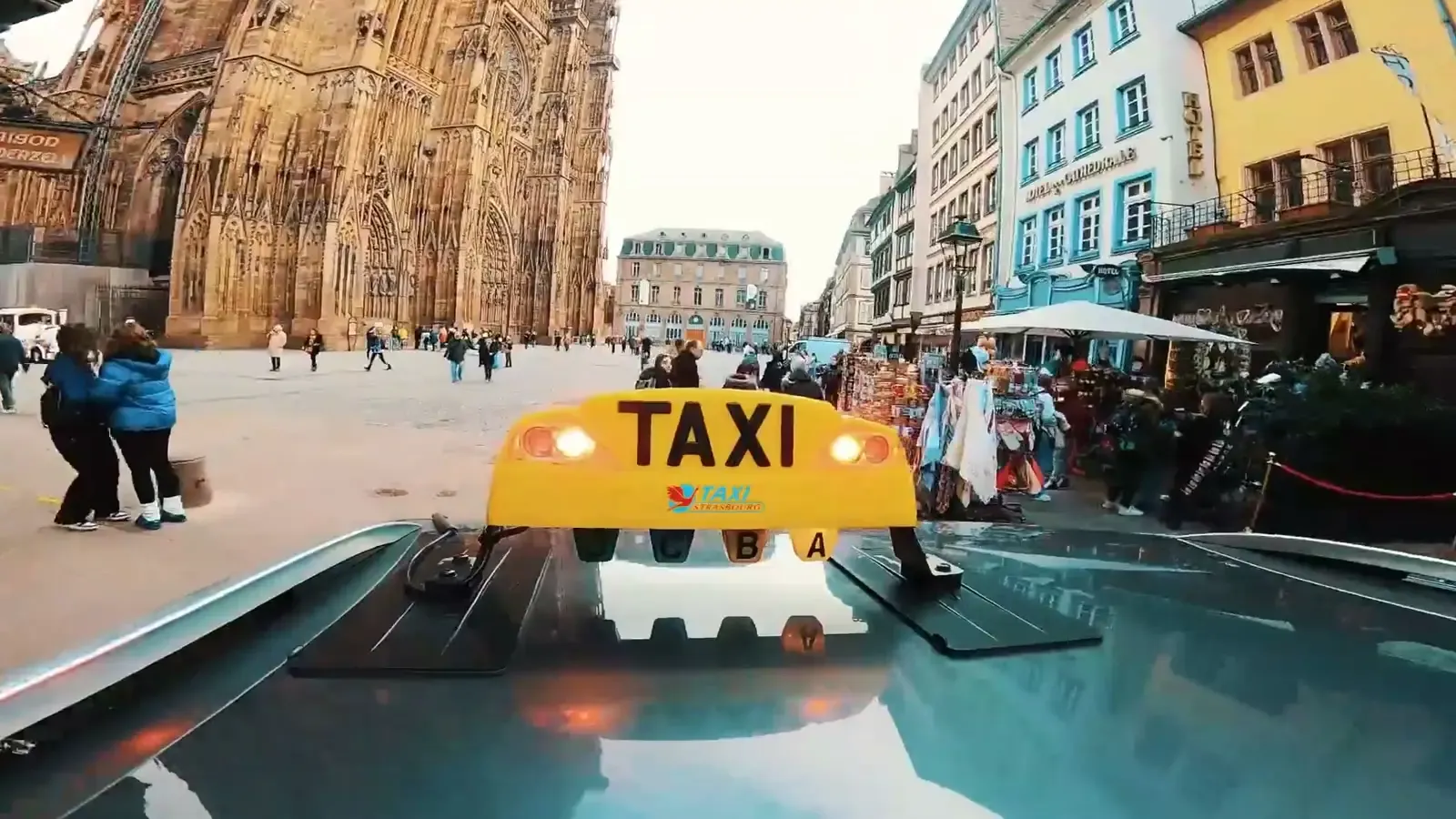 Taxi Strasbourg en course colis urgent dans les rues de la Petite France