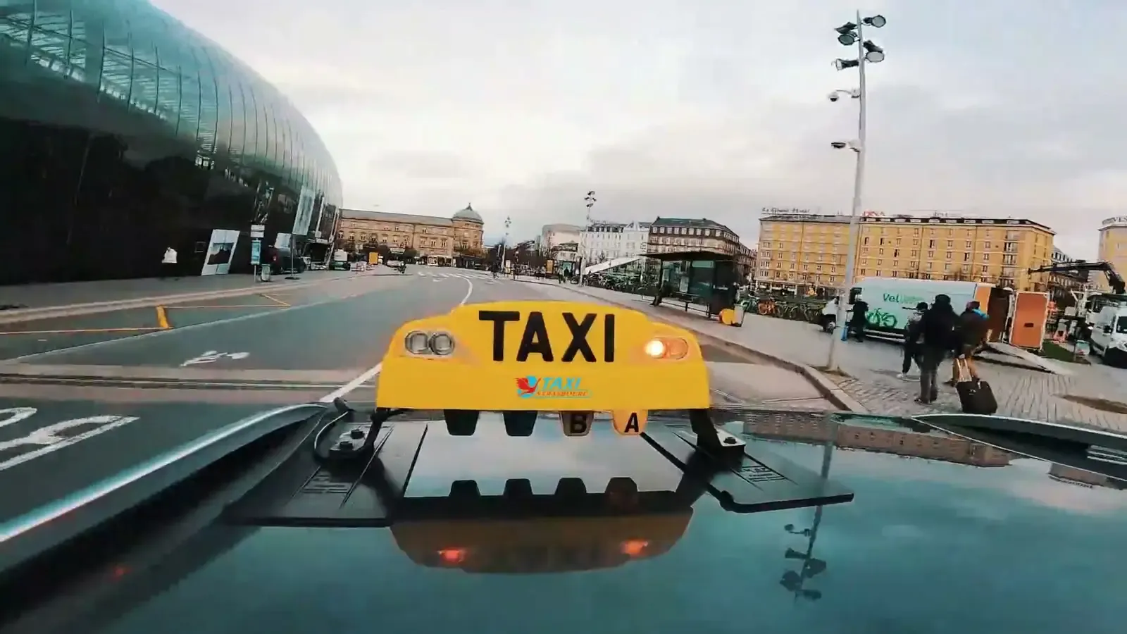 Taxi Strasbourg devant la gare centrale, enlèvement d’un colis urgent